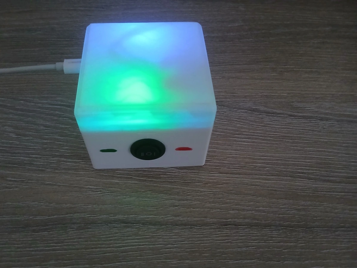 Alarmă de curent PRO în carcasă – vedere față